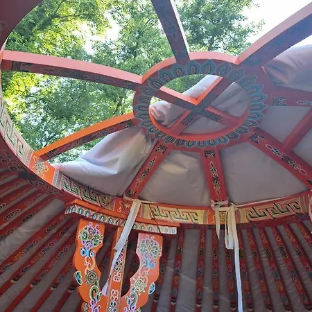 Luxury tent Foxodi Lombjurta *