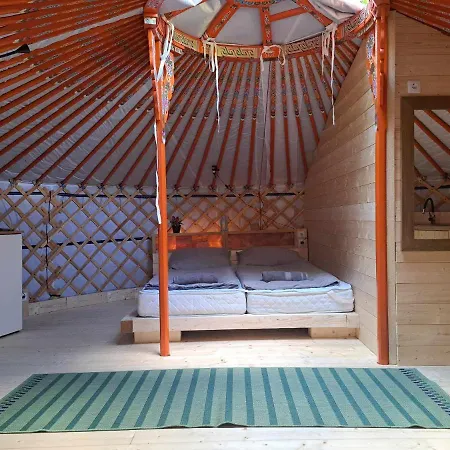 Luxury tent Foxodi Lombjurta